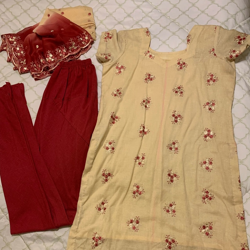 Three piece short sleeve salwar kameez